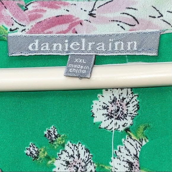 Beautiful green floral Daniel Rainn Harlow shirt dress with matching tie belt. - Picture 17 of 17